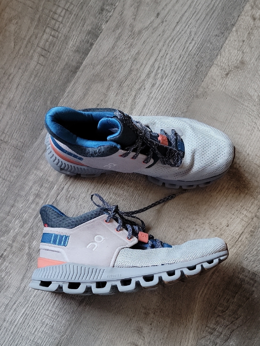 Men's 10 On Cloud Sneakers